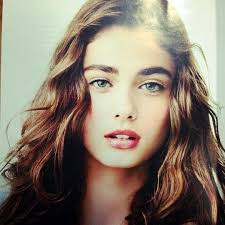Se avete i capelli castani provate a giocare con delle highlights bionde e dorate intorno al viso. Sfondi Viso Donne Modello Capelli Lunghi Occhi Verdi Capelli Neri Labbra Succose Naso Capo Top Model Taylor Marie Hill Ragazza Bellezza Occhio Labbro Acconciatura Fotografia Di Ritratto Servizio Fotografico Capelli Castani