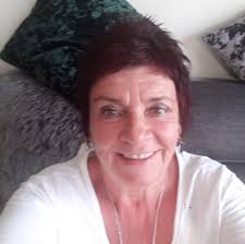 Does a new haircut and color make me look younger?