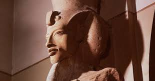 مؤسسة التوحيد لإخناتون خلال القرن الرابع عشر قبل الميلاد في إفريقيا ، على الرغم من كونها مختصرة وسريعة الانقلاب ، تحمل أوجه تشابه. 9 Ù…Ø´Ø§Ù‡Ø¯ ÙÙ‰ Ø­ÙŠØ§Ø© Ø£Ø³Ø±Ø© Ø¥Ø®Ù†Ø§ØªÙˆÙ† Ù…ÙˆØª Ø§Ù„Ø£Ø¨Ù†Ø§Ø¡ Ø¨Ø§Ù„Ø·Ø§Ø¹ÙˆÙ† Ø£Ø­Ø¯Ù‡Ø§ Ø§Ù„ÙŠÙˆÙ… Ø§Ù„Ø³Ø§Ø¨Ø¹