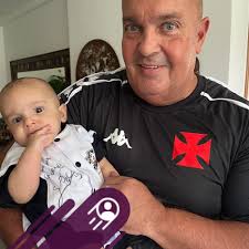 Assim como a flor de lótus surge impecável e bela da lama, você também tem  a capacidade de florescer diante de qualquer desafio.