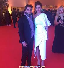 أما رؤيه نشر الغسيل فى منام المرأه تشير الى صدقها وحبها لأسرتها وزوجها وزواجها إذا كانت إمرأة عزباء وقد يعبر نشر الغسيل عن سداد دين وسلامة الدين والروح والله أعلم. ØµÙˆØ± ÙŠØ§Ø³Ù…ÙŠÙ† Ø±Ø¦ÙŠØ³ ÙˆØ²ÙˆØ¬Ù‡Ø§ ØµÙˆØ± Ø¹Ø§Ø¦Ù„ÙŠØ© Ù„Ù„ÙÙ†Ø§Ù†Ø© ÙŠØ§Ø³Ù…ÙŠÙ† Ø±Ø¦ÙŠØ³ Ù…Ø¹ Ø²ÙˆØ¬Ù‡Ø§