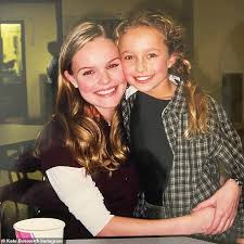 The screenplay, written by gregory allen howard. Lily Collins Shares A Childhood Snap As She Leads Celebs In Posting On Throwback Thursday Aktuelle Boulevard Nachrichten Und Fotogalerien Zu Stars Sternchen