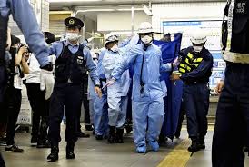 小田急線の車内で男が人を刺して逃走か 東京 世田谷区 2021年8月6日 21時05分 警視庁によりますと、6日夜、東京 世田谷区の小田急線の車内で、男が乗客とみられる人を刃物で刺して逃走したということです。 Xzxbejmuozqnnm