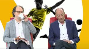 Jest absolwentem warszawskiej akademii wychowania fizycznego, w młodości był. Dariusz Szpakowski Sie Nie Popisal Komentator Tvp Zaliczyl Spora Wpadke W Programie Na Zywo Wymowne Miny Dziennikarzy Wideo Wmeritum Pl