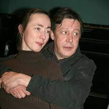 Непростая личная жизнь михаила ефремова часто становится общественным достоянием. Zhena Ustroivshego Dtp Mihaila Efremova Priznalas Chto Ej Strashno Za Detej Vokrug Tv