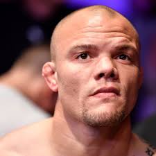 Anthony Smith undergoes second hand surgery, UFC return delayed until 2020 