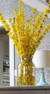 Forsythia One Of My Mother S Favorite Springtime Flowers She Called Them Yellow Bells And Planted Them With Spi S Izobrazheniyami Cvetochnye Kompozicii Zheltye Cvety Floristika