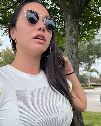 Mary Bella Collins (@marybellacollins) • Instagram photos and videos