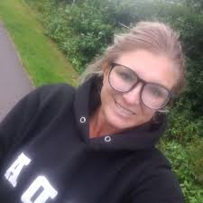 Apologies for the change in weather I booked some time off!! 🥶🥶 Chilling  before opening night, come and see me and a bucket load of amazing actors!!  .....tickets are 2 for £20