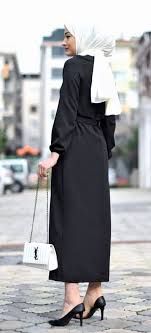 Siyah Elbiseye Hangi Renk Sal Gider Tesettur Giyim 2020 Siyah Elbise Moda Stilleri Moda