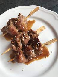 Aiguillette de canard enrobée d'une feuille de brick, le tout nappé de marinade tandoori. Aiguillettes De Canard Facon Yakitori Torchons Serviettes