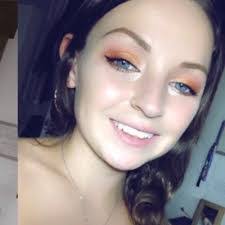 Kellie Holsborg's Instagram, Twitter & Facebook