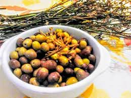 Olive In Salamoia Ricetta Pugliese Con Il Finocchietto Selvatico