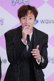 (credits to video lee kwang soo and kim jong kook for 呀! Actor Lee Kwang Soo To Receive Ankle Surgery After Car Accident