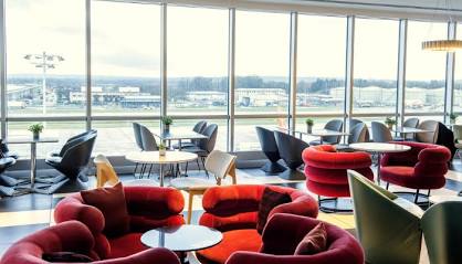 Relaxing lounge spaces featuring runway views and hot food, AI generated