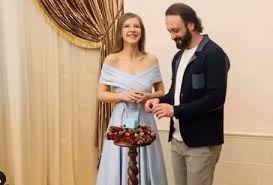 Напомним, елизавета арзамасова и илья авербух официально оформили свои отношения в конце прошлого года. Tili Tili Testo Arzamasova I Averbuh Pozhenilis Zvezdy Womanhit Ru