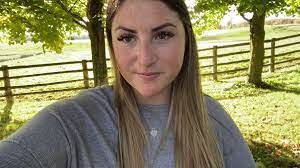 Shannon Bevis's Instagram, Twitter & Facebook