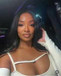 That why Ivori sock queen d. Why her and her sister so obsessed with jazz  and Ivori having two different duos? Jazz her own person and don't need to  be up her