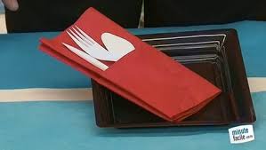 Pliage serviette papier dans verre avec comment plier une. Pliage De Serviette En Pochette A Couvert Minutefacile Com