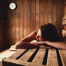 Nackt in der Sauna: Warum Badebekleidung tabu ist! | BRIGITTE.de