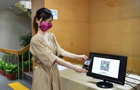 為了能幫助民眾清楚掌握第一手疫情消息，政務委員唐鳳今（19）日領導中華電信團隊推出 「簡訊實聯制」 ，民眾 只要掃描qr code、傳 唐鳳在記者會中講解，這個簡訊實聯制只要三步驟： 第一步「掃描店家qr code」，第二步「按下連結」，第三步「發送簡訊」 ；若是一般無照相掃碼功. Fbxdzqakrzxerm