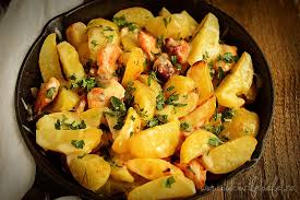 Cartofi, ceapa, ardei gras, morcovi, ciuperci etc. Cartofi La Cuptor Cartofi Cu Pui Si Cascaval Dulciuri Fel De Fel