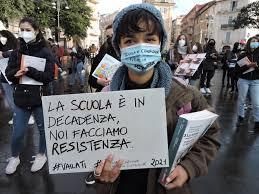 Scuole, associazioni durante la settimana del 25 gennaio, puoi organizzare, in orario scolastico, una manifestazione per giulio regeni. Ritorno A Scuola Lunedi 25 Gennaio Tocca A Un Milione Di Studenti Ma Sale La Protesta Manifestazioni In 24 Citta Il Punto Notizie Scuola