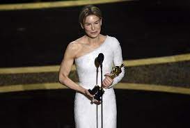 A outra foi a japonesa radicada nos eua miyoshi umeki, por sayonara, de entre os indicados, destaque para chadwick boseman, que concorre a melhor ator por sua atuação em a voz suprema do blues, junto com viola. Renee Zellweger Ganha O Oscar De Melhor Atriz Por Judy Muito Alem Do Arco Iris Oscar G1