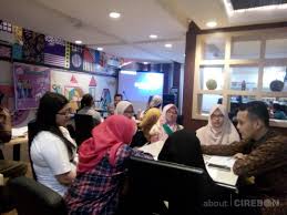 Terjemahan dari berjalan dengan lancar di bahasa inggris. English Call Miliki Metode Belajar Bahasa Inggris Mudah Dan Asik