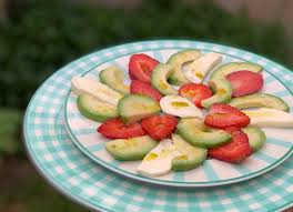 Avocats Et Fraises A La Mozzarella Huile De Pistache Mesdelices Fr Huile De Pistache Mozzarella Recette Avocat