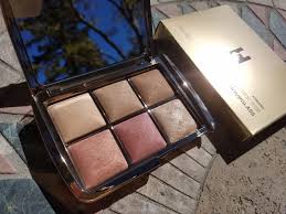 Discount prices and promotional sale on all makeup palettes & sets. Hourglass Ambient Lighting Edit Unlocked Palette Overview Swatches