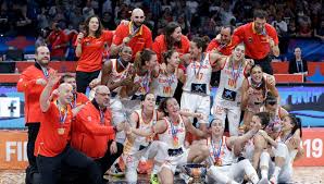 La selección femenina de baloncesto acudió a la de la fundación jiménez díaz para recibir las vacunas necesarias de cara a su próximo viaje a los juegos de río de janeiro. La Seleccion Espanola De Baloncesto Femenino Vuelve A Hacer Historia Somos El Ejemplo De Que El Baloncesto Es Un Deporte De Equipo
