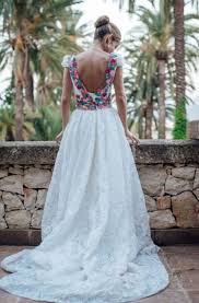 Pin By Al Iva On Moda Mexican Wedding Dress Embroidered Wedding Dress Wedding Dresses