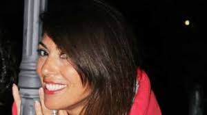 Conosciuto per stai lontana da me (2013), ci vediamo domani (2013) e un'estate ai caraibi (2009). Enrico Brignano Chi E Bianca Pazzaglia L Ex Moglie Del Comico