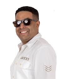 BARBARO FINES Y SU MAYIMBE PRESENTAN ME DA LA GANA