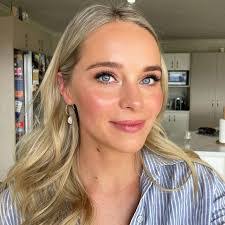 Cassie Mclaughlin's Instagram, Twitter & Facebook