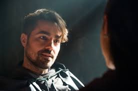 Deus salve o rei': resumo da semana de 9 a 14 de abril