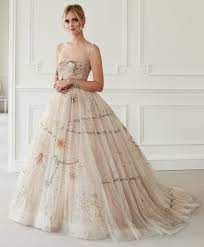 Dietro Le Quinte Del Matrimonio Di Chiara Ferragni Con Un Video In Esclusiva Per Scoprire Come E Nato L Abito Diorelleitalia Gowns Dresses Dior Wedding Dresses