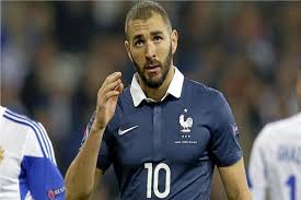 وجاءت تسمية منتخب فرنسا بمنتخب الديوك، بسبب وجود الديك كشعار للاتحاد الفرنسي لكرة القدم، وهو مطبوع على قمصان لاعبي المنتخب الفرنسي في المحافل الدولية الرسمية. Ù…Ø¯Ø±Ø¨ Ù…Ù†ØªØ®Ø¨ ÙØ±Ù†Ø³Ø§ ÙŠØ¹Ù„Ù‚ Ø¹Ù„Ù‰ Ø¥Ù…ÙƒØ§Ù†ÙŠØ© Ø§Ø³ØªØ¯Ø¹Ø§Ø¡ ÙƒØ±ÙŠÙ… Ø¨Ù†Ø²ÙŠÙ…Ø§ Ø§Ù„Ø¯Ù‚ÙŠÙ‚ Ø§Ù„Ø¥Ø®Ø¨Ø§Ø±ÙŠ