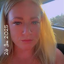 Any tips please for getting sticker residue off window glass please… have  teied soapy water and alcohol but it's not coming off. Thank you