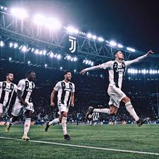 « un lion ne meurt jamais, il dort » hommage à manu dibango, une légende africaine qui a su conquérir le monde par son talent et la maîtrise parfaite de son art : Team Cr7 Un Lion Ne Meurt Jamais Il Dort Facebook