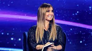 I can see your voice is a mystery music game show. Bbc One I Can See Your Voice Series 1 Episode 5