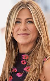 How Jennifer Aniston At 50 Is Redefining What A Successful Woman Looks Like In The Film And Fashion Industries Honey Blonde Hair Color Honey Blonde Hair Blonde Hair Colour Shades