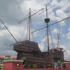 Pada november 1511 kapal itu tenggelam di kawasan sekitar perairan aceh, nias, dan sumaatera. Kompleks Muzium Maritim Samudera Flor De La Mar Melaka Melaka