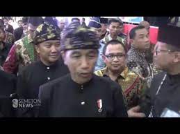 Foto jokowi itu salah satunya diposting oleh akun twitter @cobeh09. Presiden Jokowi Jadi Pendekar Silat By Semeton News