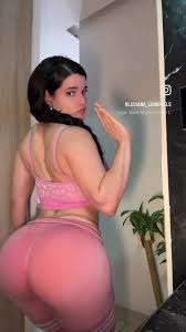 luciana_lunareels mirror selfie