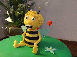 Hebe nun vorsichtig das geschlagene eiweiß unter. Biene Maja Torte Mit Cake Topper Aus Fondant Und Blutenpaste Cake It Up Tortendesign