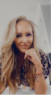 Forget expensive creams and supplements—your relationships might be the  most powerful anti-aging tool you have. Groundbreaking research from  Cornell University tracking over 2,100 adults reveals that strong social  connections literally slow down