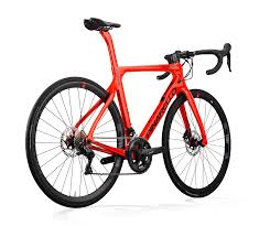 In 2019 kwam vlak vóór de tour de opvolger van de f10 in beeld. Pinarello Introduces New Prince And Paris Bikes For 2021 Canadian Cycling Magazine