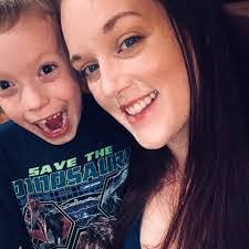 Amy Clapsaddle's Instagram, Twitter & Facebook